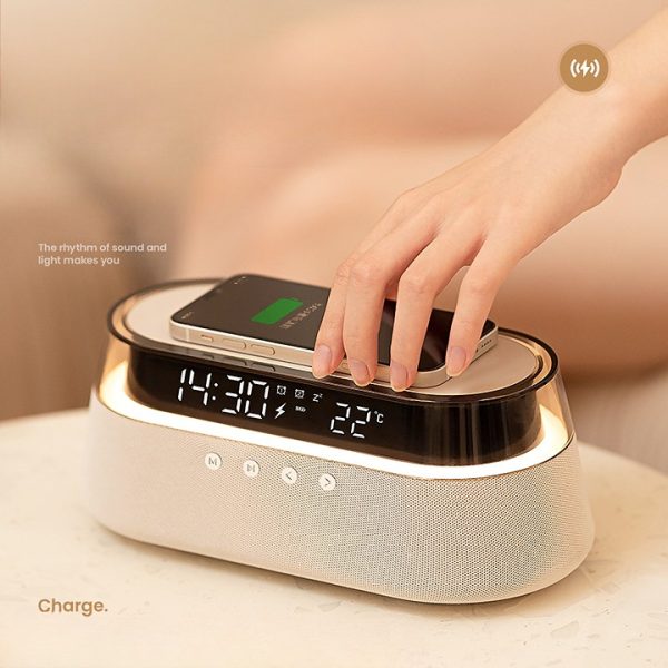 带无线充电功能的 15W 数字闹钟收音机 - 带 FM 收音机、双闹钟、夜灯、LED 显示屏和 RGB 节奏灯的蓝牙扬声器