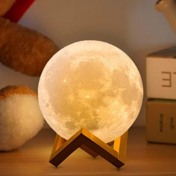 Moon Lamp 2024 Upgrade with Timing 3D Moon Night Light 16 Colors Wooden Stand & Remote/Touch Control and USB Rechargeable 月亮灯 2024 升级版，带定时 3D 月亮夜灯 16 种颜色木质支架和遥控/触摸控制，可 USB 充电