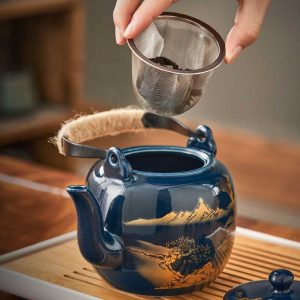 日本茶具，星光蓝瓷茶具套装，含 1 个茶壶和 6 个茶杯、1 个茶盘和 1 个不锈钢输液器 - 适合茶叶爱好者的典雅日本茶具套装