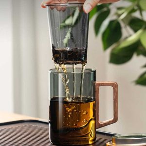 带胡桃木手柄和木盖的 Office Tea Infuser 玻璃杯