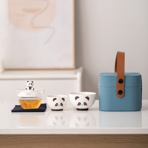 Trendy Panda 便携式茶壶套装（含 2 个茶杯）- 附带皮革便携箱