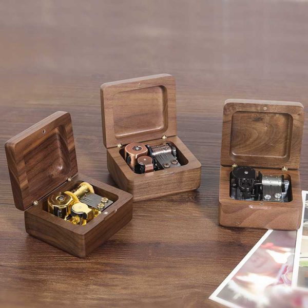 Handcrafted Walnut Wood Music Box with Made-in-Japan Sankyo Mechanical Core Movement - Compact, Battery-Free Operation with Multiple Melody Options - 图片 3