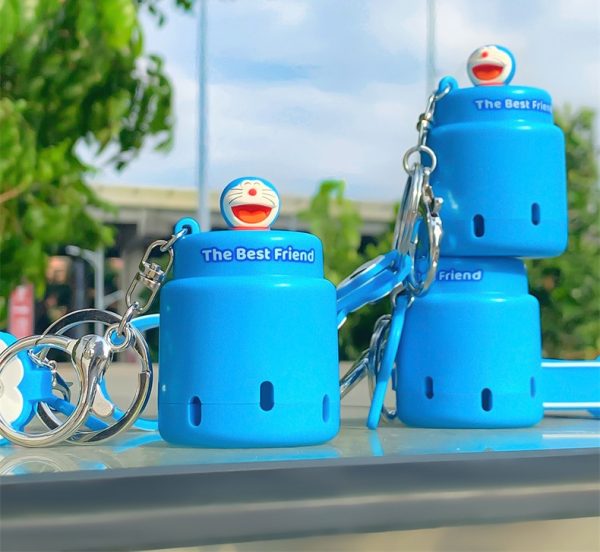 Officially Licensed Doraemon Surprise Barrel Keychain - Interactive Fun Toy for Kids and Collectors - 图片 3