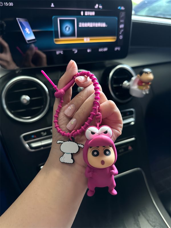 Officially Licensed Crayon Shinchan Keychain - Cute Charms for Bags and Cars - Featuring Iconic Characters in Various Outfits - 图片 3