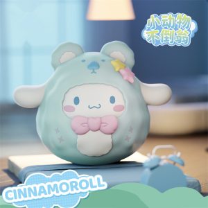 三丽鸥卡通人物可爱动物小精灵公仔--Pochacco 和 Cinnamoroll Roly-Poly 玩具--柔软耐用的收藏级桌面装饰品--四种公仔可供选择