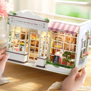 CuteRoom 手工制作复古面包房迷你屋 - 甜浆果时光 DIY 套装（含 LED 灯、透明屋顶和全套迷你家具套装