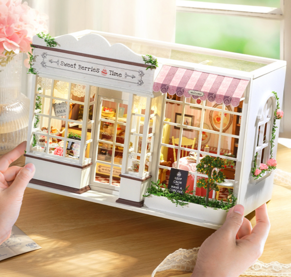 CuteRoom Handmade Vintage Bakery Miniature House – Sweet Berries Time DIY Kit with LED Lighting, Transparent Roof, and Complete Mini Furniture Set - 图片 5