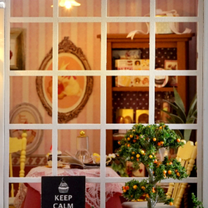 CuteRoom 手工制作复古面包房迷你屋 - 甜浆果时光 DIY 套装（含 LED 灯、透明屋顶和全套迷你家具套装